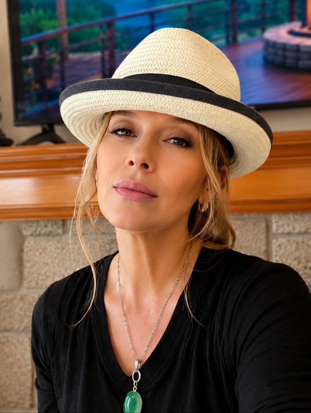 BANANA REPUBLIC White Straw Fedora Black Band Resort Old Money Summer Hat